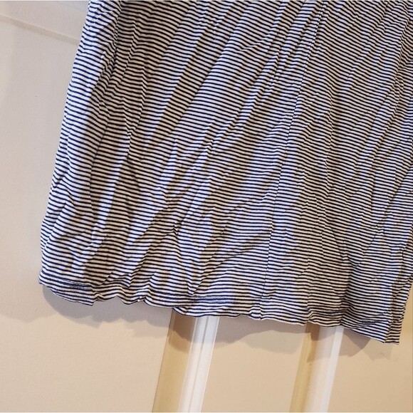 Old Navy blue and white striped stretchy short sleeve top S - Picture 3 of 4